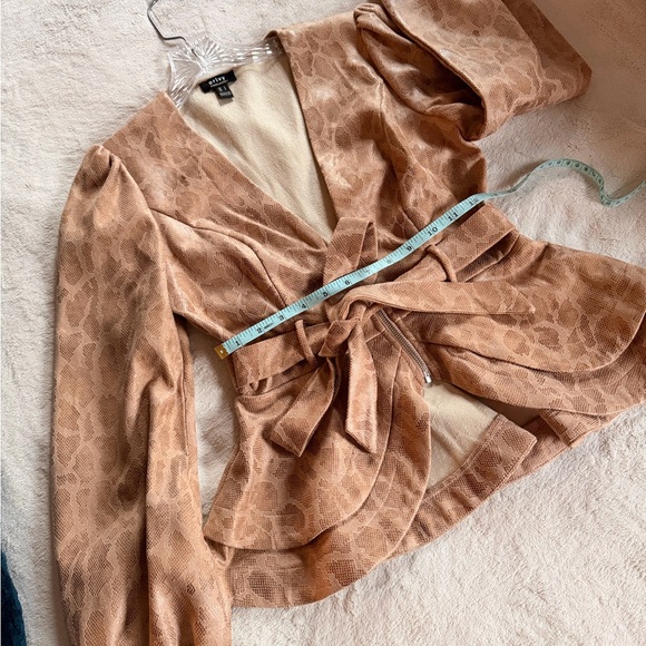 Privy Cream Textured Jacket - Picture 1 of 7